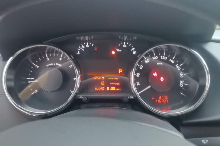 Used Peugeot 3008 2015 1.6THP Automatic Classic Edition Instrument Cluster