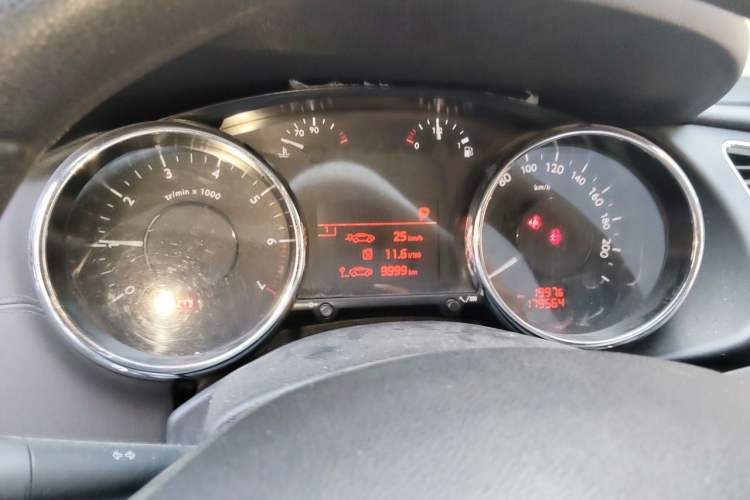 Used Peugeot 3008 2015 2.0L Automatic Classic Edition Instrument Cluster