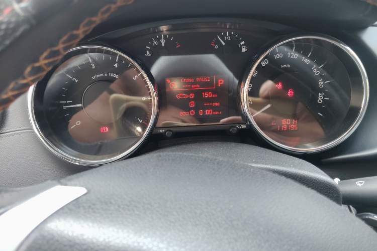 Used Peugeot 3008 2015 1.6THP Roland Garros Edition Instrument Cluster
