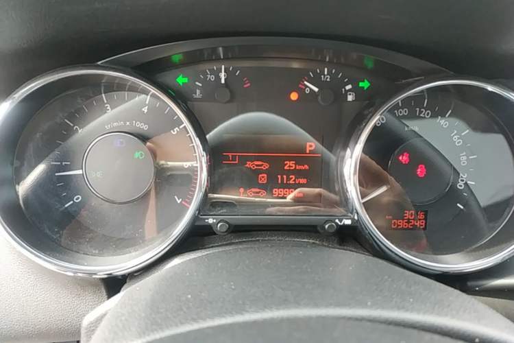Used Peugeot 3008 2015 2.0L Automatic Classic Edition Instrument Cluster
