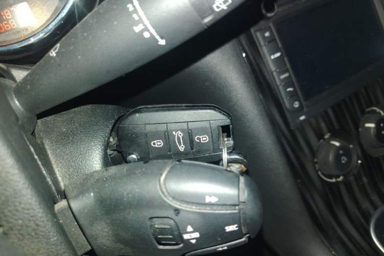 Used Peugeot 3008 2015 2.0L Automatic Classic Edition Interior 1