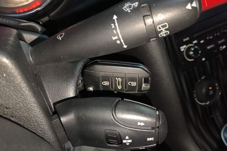 Used Peugeot 3008 2015 1.6THP Automatic Classic Edition Interior 1
