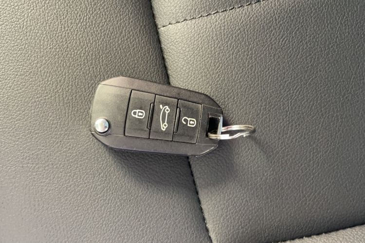 Used Peugeot 3008 2015 2.0L Automatic Classic Edition Interior 1