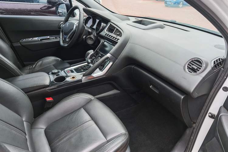 Used Peugeot 3008 2015 1.6THP Automatic Prestige Edition Interior 1