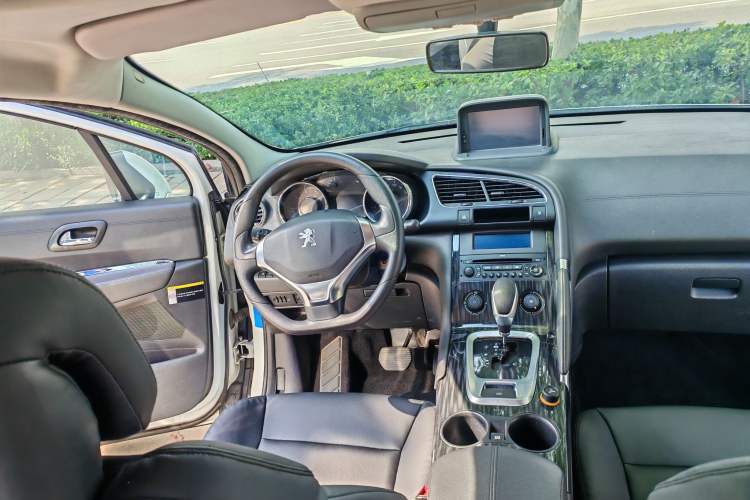 Used Peugeot 3008 2015 2.0L Automatic Classic Edition Interior 1