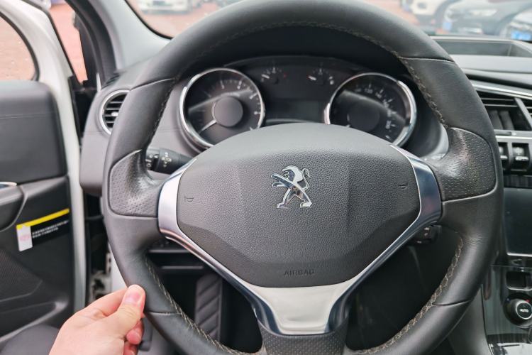 Used Peugeot 3008 2015 1.6THP Automatic Prestige Edition Interior 10