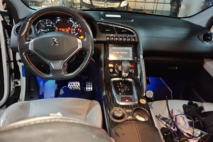 Used Peugeot 3008 2015 1.6THP Roland Garros Edition Interior 2