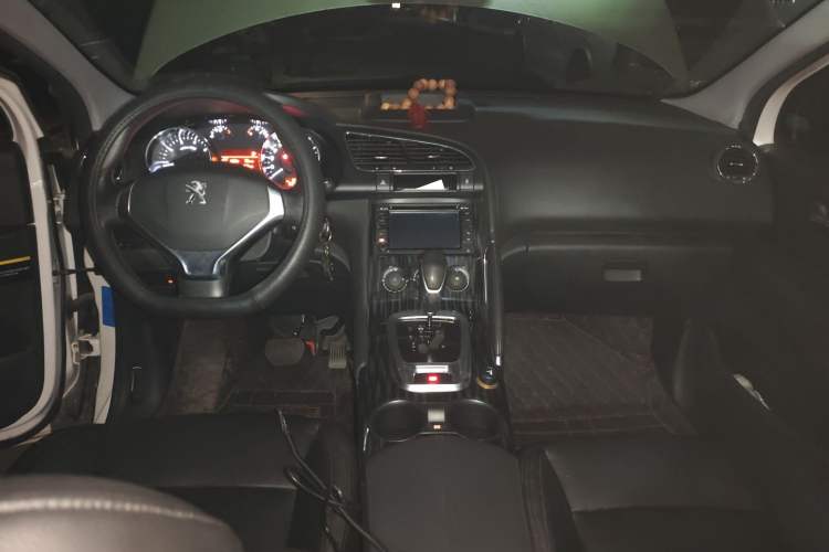 Used Peugeot 3008 2015 2.0L Automatic Classic Edition Interior 2