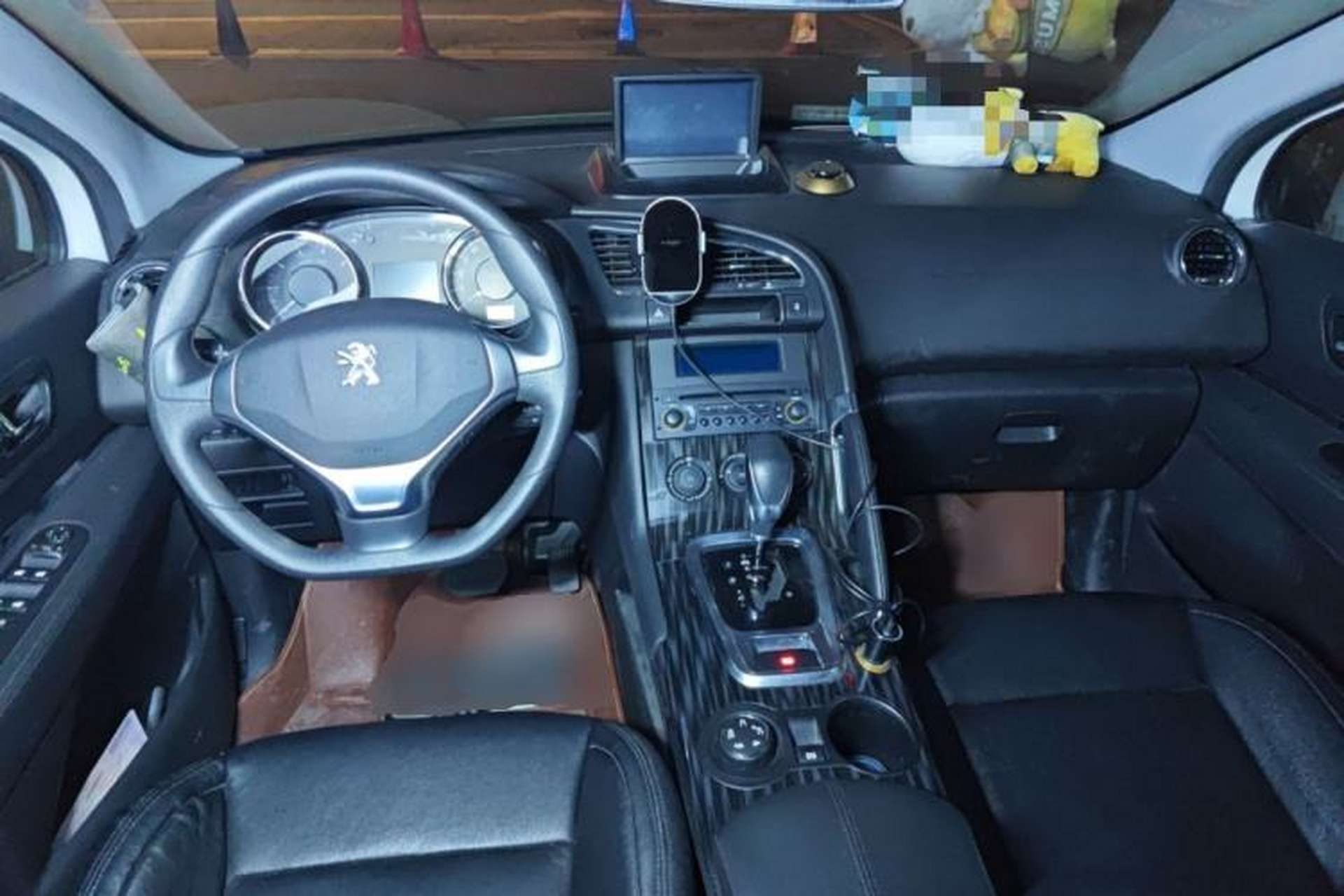 Used Peugeot 3008 2015 1.6THP Automatic Classic Edition Interior 2