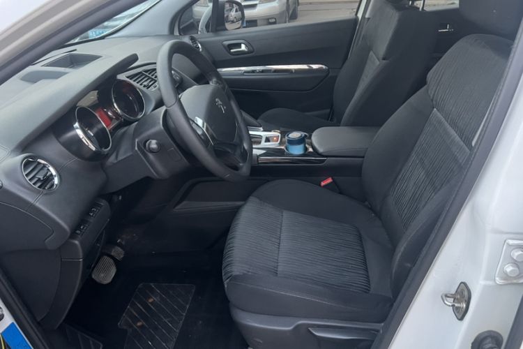 Used Peugeot 3008 2015 2.0L Automatic Classic Edition Interior 2