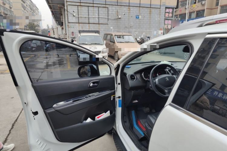 Used Peugeot 3008 2015 2.0L Automatic Trend Edition Interior 3
