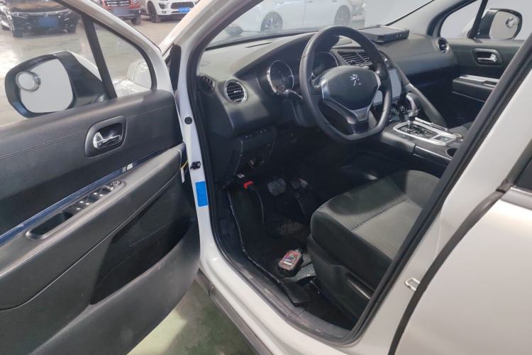 Used Peugeot 3008 2015 2.0L Automatic Classic Edition Interior 3