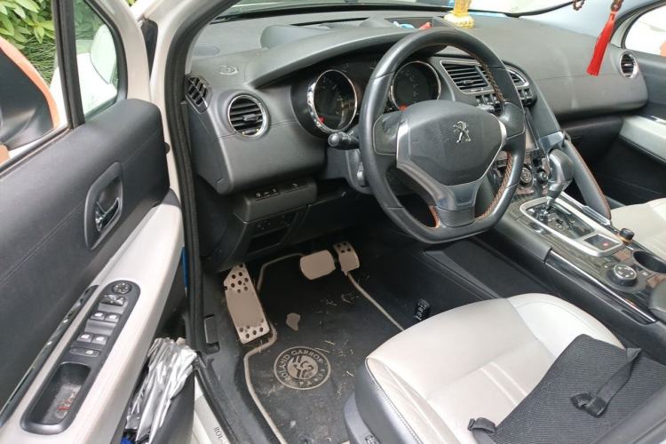 Used Peugeot 3008 2015 1.6THP Automatic Prestige Edition Interior 3