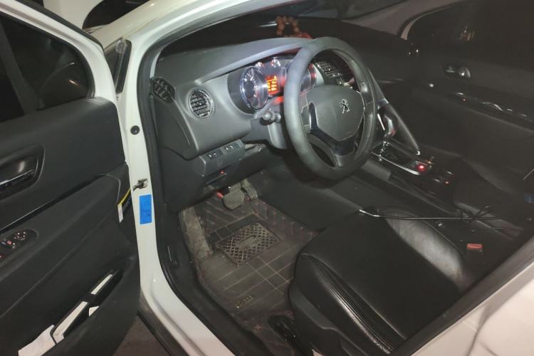 Used Peugeot 3008 2015 2.0L Automatic Classic Edition Interior 3
