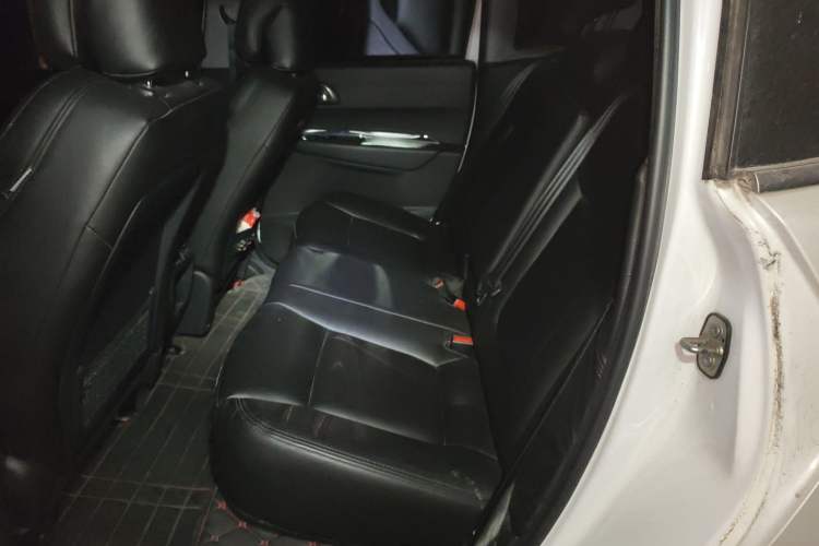 Used Peugeot 3008 2015 2.0L Automatic Classic Edition Interior 4