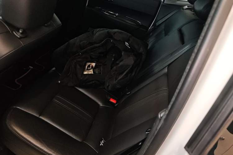 Used Peugeot 3008 2015 1.6THP Automatic Trend Edition Interior 4