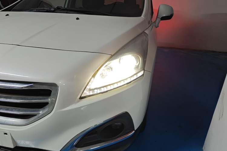 Used Peugeot 3008 2015 2.0L Automatic Classic Edition Left Front Headlight
