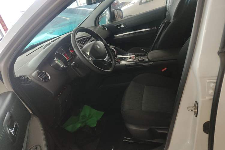 Used Peugeot 3008 2015 1.6THP Automatic Classic Edition Left Front Seat