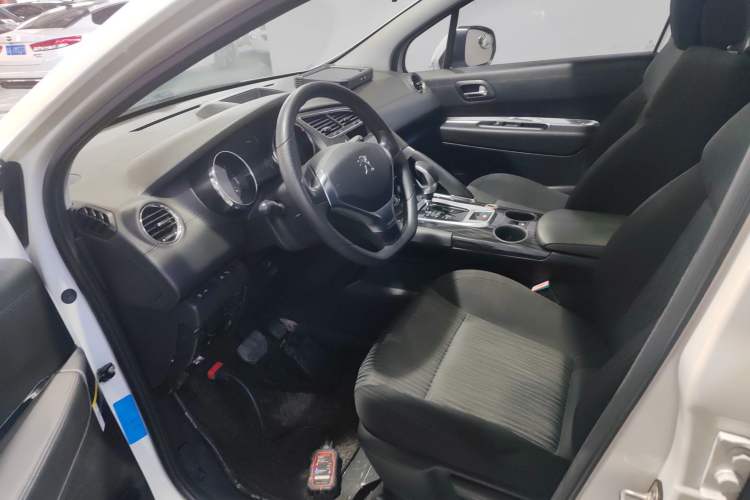 Used Peugeot 3008 2015 2.0L Automatic Classic Edition Left Front Seat