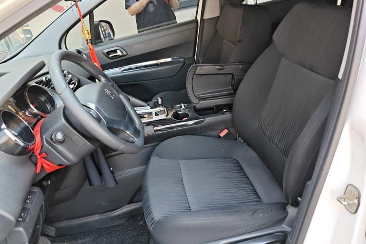 Used Peugeot 3008 2015 2.0L Automatic Classic Edition Left Front Seat
