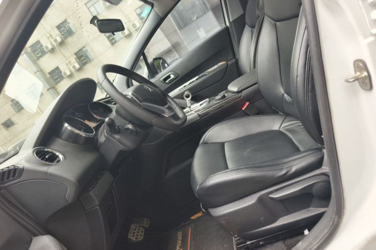 Used Peugeot 3008 2015 1.6THP Automatic Classic Edition Left Front Seat