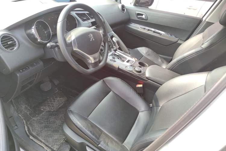 Used Peugeot 3008 2015 1.6THP Automatic Classic Edition Left Front Seat