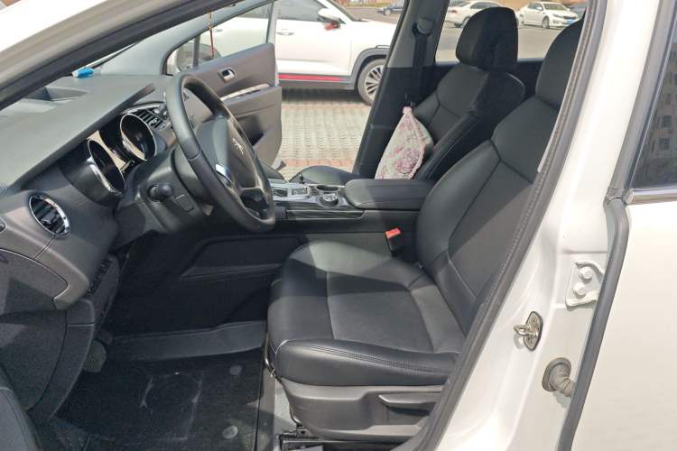 Used Peugeot 3008 2015 1.6THP Automatic Classic Edition Left Front Seat