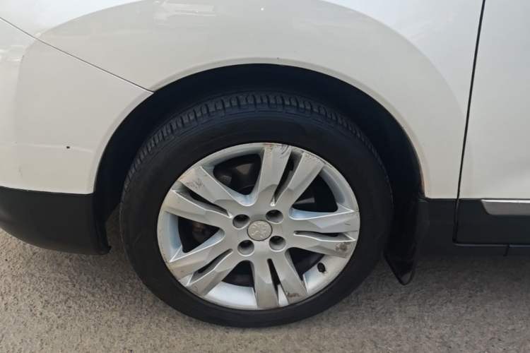 Used Peugeot 3008 2015 1.6THP Automatic Classic Edition Left Front Wheel Hub