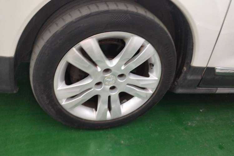 Used Peugeot 3008 2015 1.6THP Automatic Trend Edition Left Front Wheel Hub