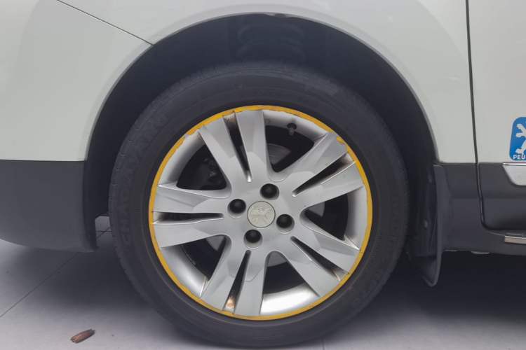 Used Peugeot 3008 2015 2.0L Automatic Trend Edition Left Front Wheel Hub