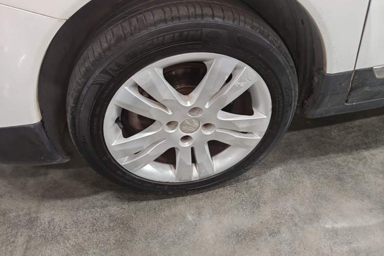 Used Peugeot 3008 2015 1.6THP Automatic Prestige Edition Left Front Wheel Hub