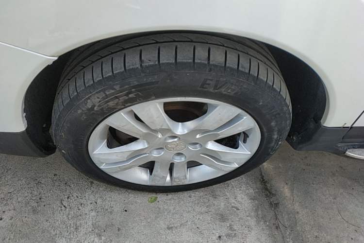 Used Peugeot 3008 2015 1.6THP Automatic Classic Edition Left Front Wheel Hub