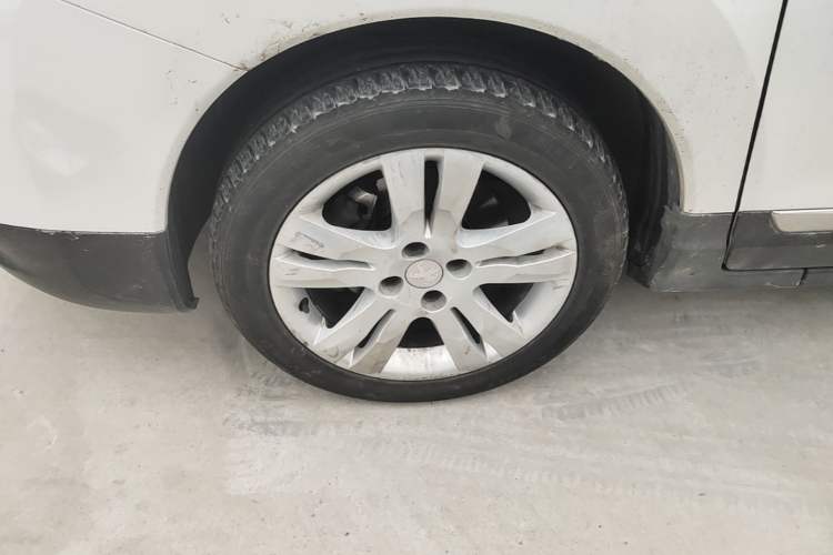 Used Peugeot 3008 2015 2.0L Automatic Classic Edition Left Front Wheel Hub