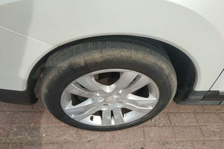 Used Peugeot 3008 2015 2.0L Automatic Classic Edition Left Front Wheel Hub