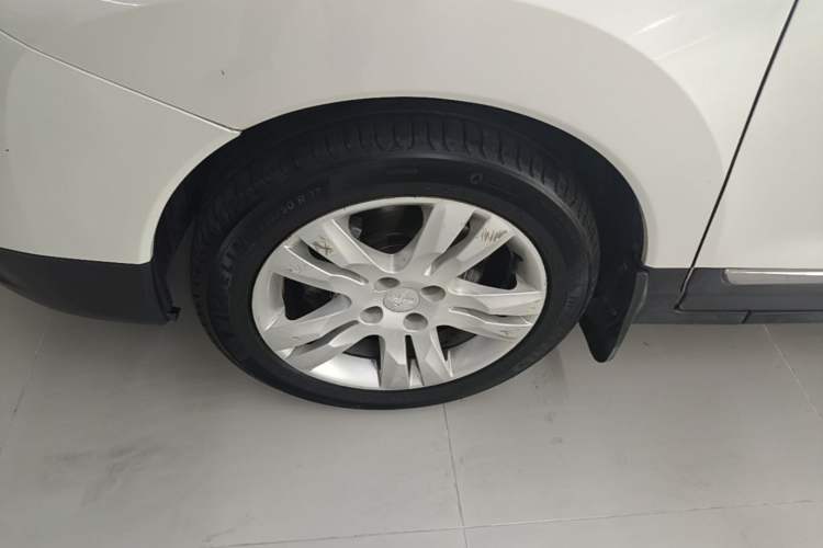 Used Peugeot 3008 2015 1.6THP Automatic Prestige Edition Left Front Wheel Hub