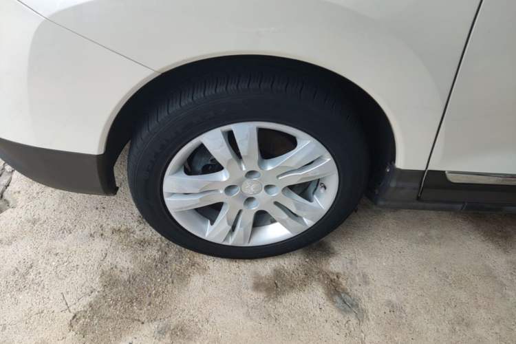 Used Peugeot 3008 2015 2.0L Automatic Classic Edition Left Front Wheel Hub