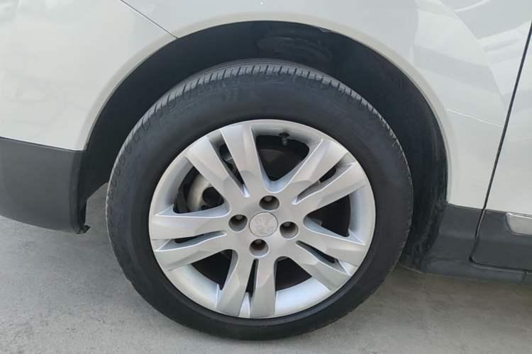 Used Peugeot 3008 2015 1.6THP Automatic Trend Edition Left Front Wheel Hub