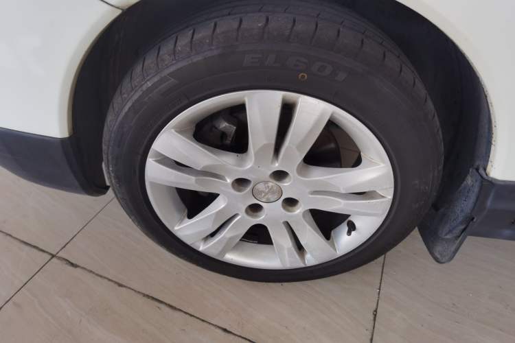 Used Peugeot 3008 2015 1.6THP Automatic Trend Edition Left Front Wheel Hub