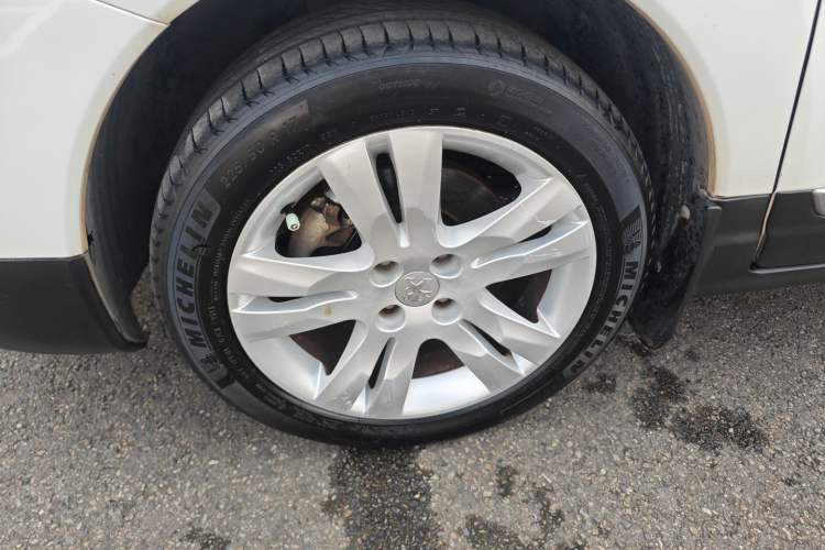 Used Peugeot 3008 2015 2.0L Manual Classic Edition Left Front Wheel Hub