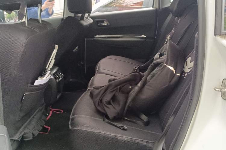 Used Peugeot 3008 2015 2.0L Automatic Classic Edition Left Rear Seat