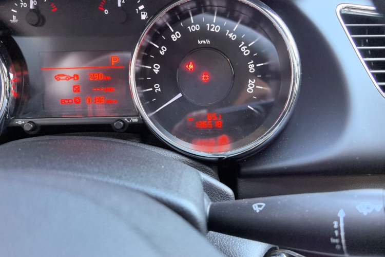 Used Peugeot 3008 2015 1.6THP Automatic Trend Edition Odometer Close Up