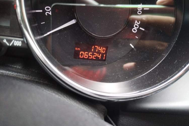 Used Peugeot 3008 2015 2.0L Automatic Trend Edition Odometer Close Up