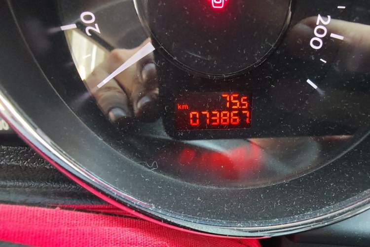 Used Peugeot 3008 2015 2.0L Automatic Classic Edition Odometer Close Up