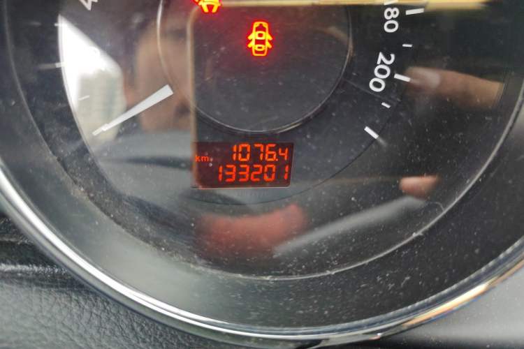 Used Peugeot 3008 2015 2.0L Automatic Classic Edition Odometer Close Up