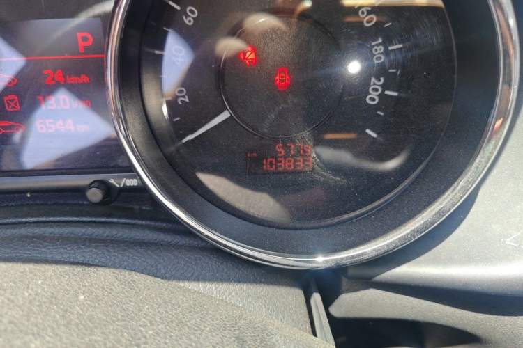 Used Peugeot 3008 2015 2.0L Automatic Classic Edition Odometer Close Up