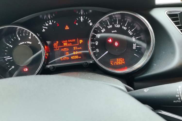 Used Peugeot 3008 2015 1.6THP Automatic Prestige Edition Odometer Close Up