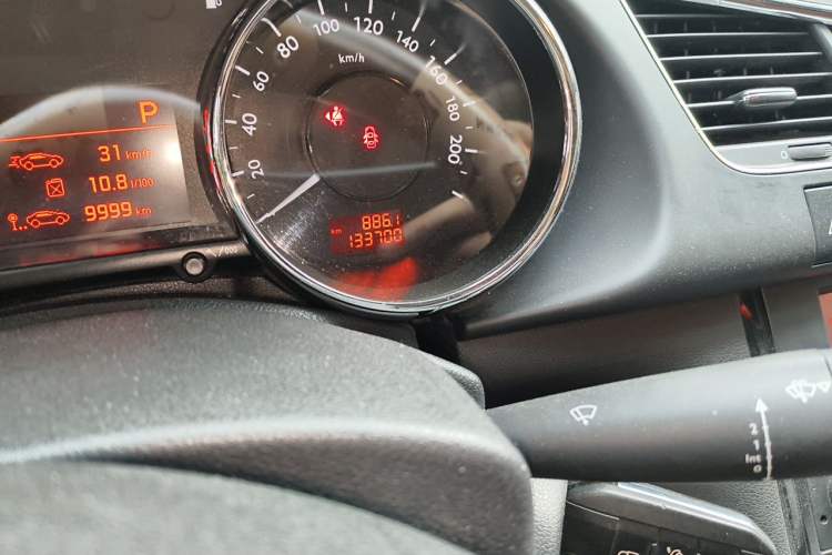 Used Peugeot 3008 2015 2.0L Automatic Classic Edition Odometer Close Up