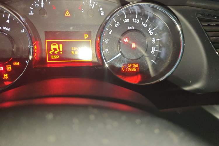Used Peugeot 3008 2015 2.0L Automatic Classic Edition Odometer Close Up