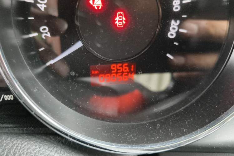 Used Peugeot 3008 2015 1.6THP Automatic Prestige Edition Odometer Close Up