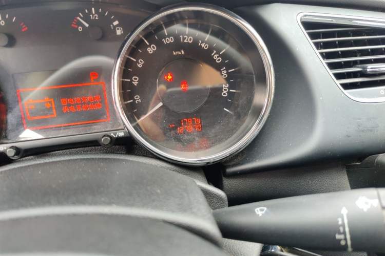 Used Peugeot 3008 2015 2.0L Automatic Classic Edition Odometer Close Up